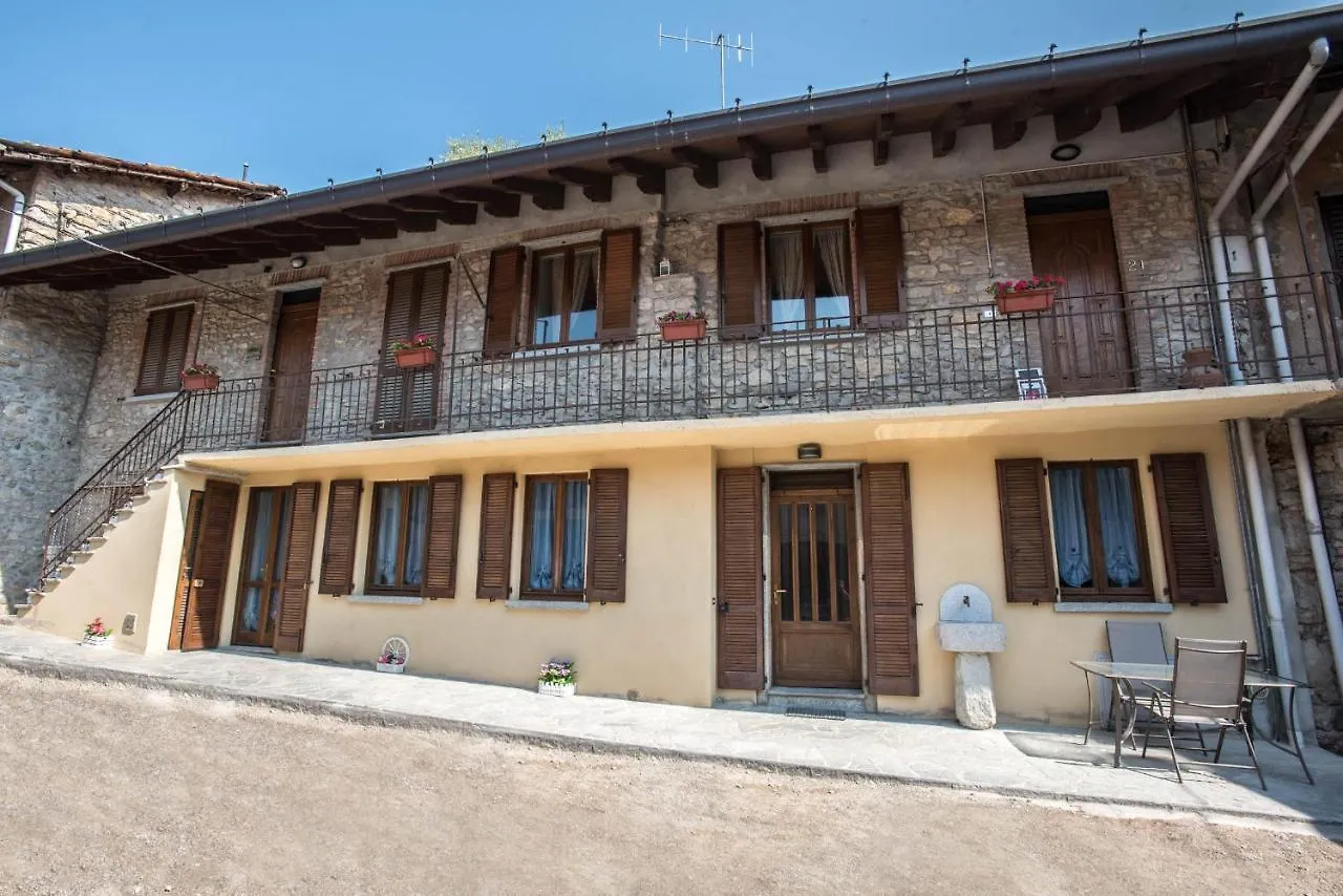 B&B La Corte And Home Restaurant - Free Parking - 10 Minutes To The Lake And Centre Como Bed & Breakfast