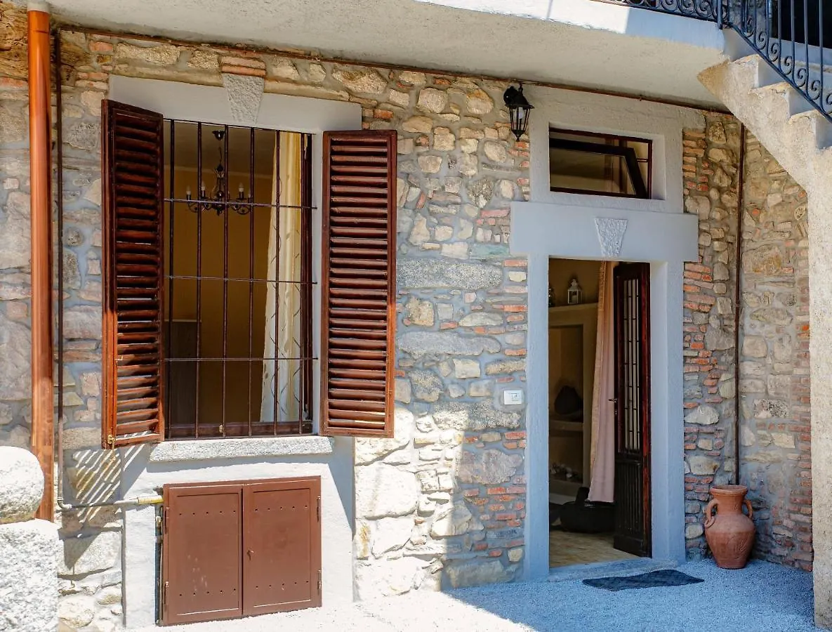 B&B La Corte And Home Restaurant - Free Parking - 10 Minutes To The Lake And Centre Como Bed & Breakfast