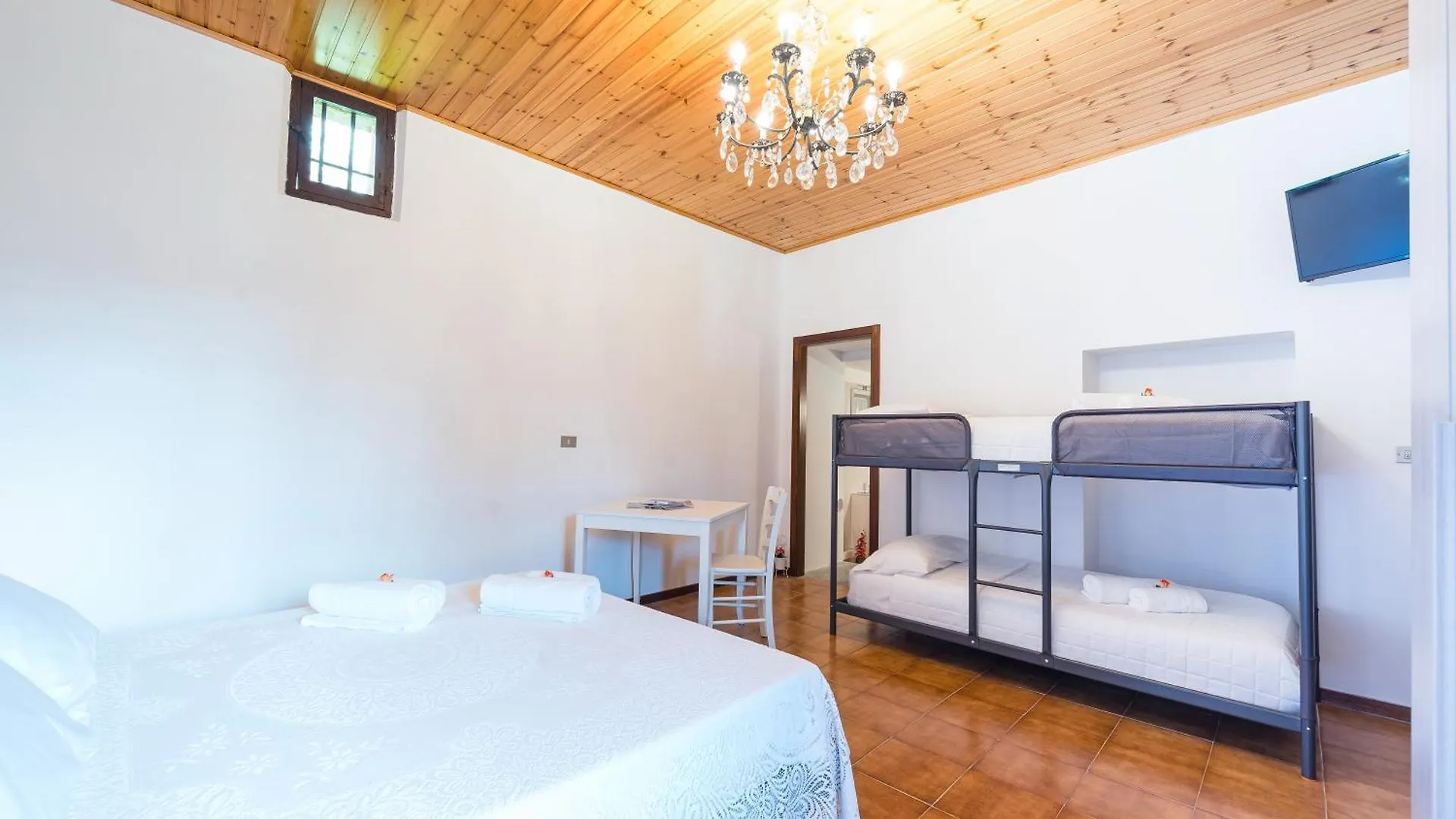 B&B La Corte And Home Restaurant - Free Parking - 10 Minutes To The Lake And Centre Como Bed & Breakfast Tavernerio