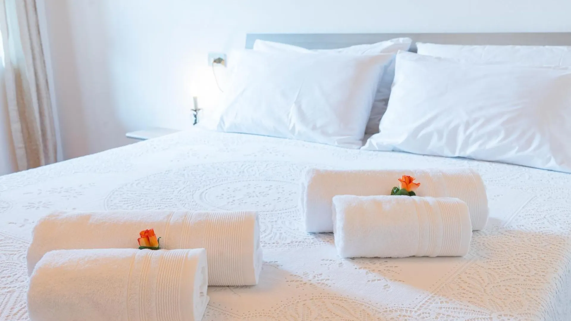 Bed & Breakfast B&B La Corte And Home Restaurant - Free Parking - 10 Minutes To The Lake And Centre Como Italy