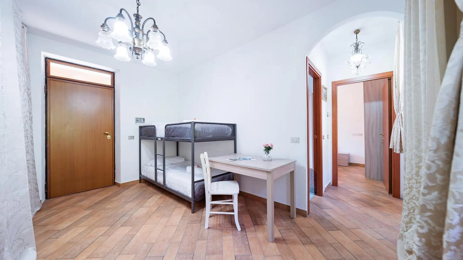 Bed & Breakfast B&B La Corte And Home Restaurant - Free Parking - 10 Minutes To The Lake And Centre Como