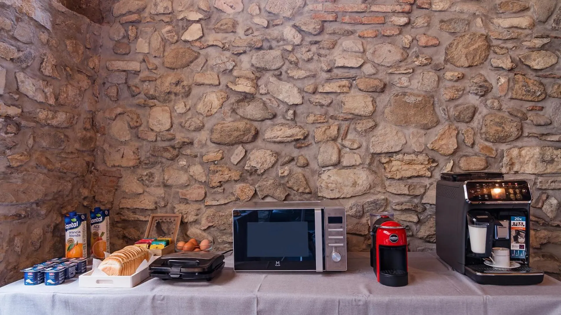 B&B La Corte And Home Restaurant - Free Parking - 10 Minutes To The Lake And Centre Como