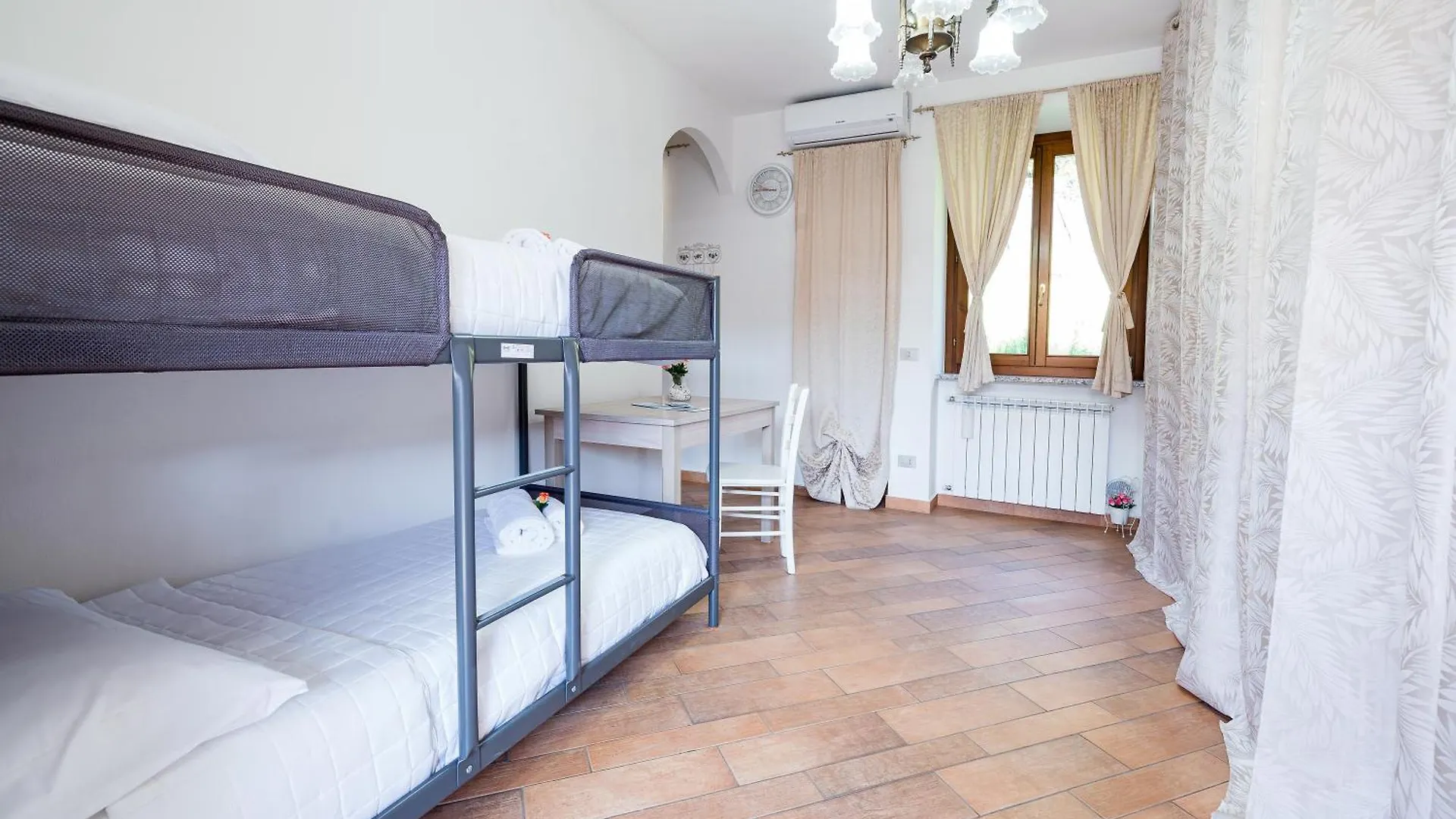 Bed & Breakfast B&B La Corte And Home Restaurant - Free Parking - 10 Minutes To The Lake And Centre Como