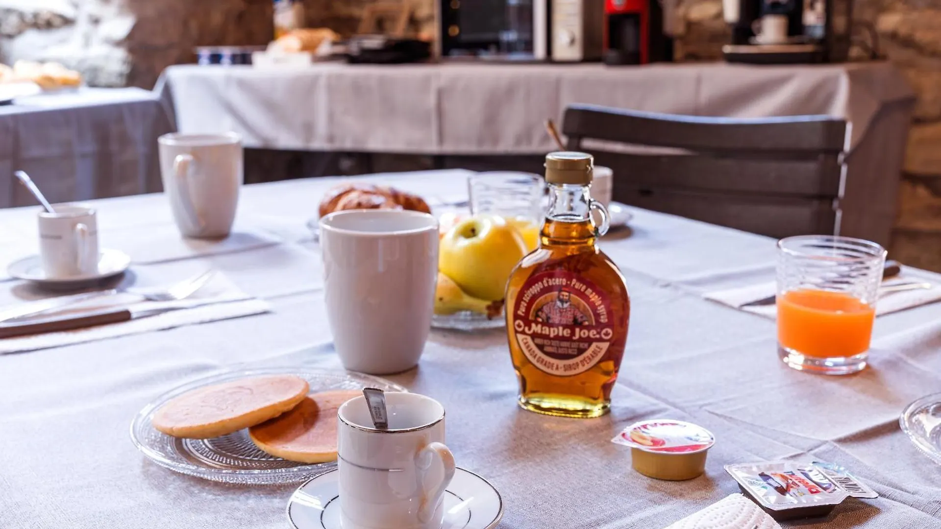 B&B La Corte And Home Restaurant - Free Parking - 10 Minutes To The Lake And Centre Como 0*, Tavernerio