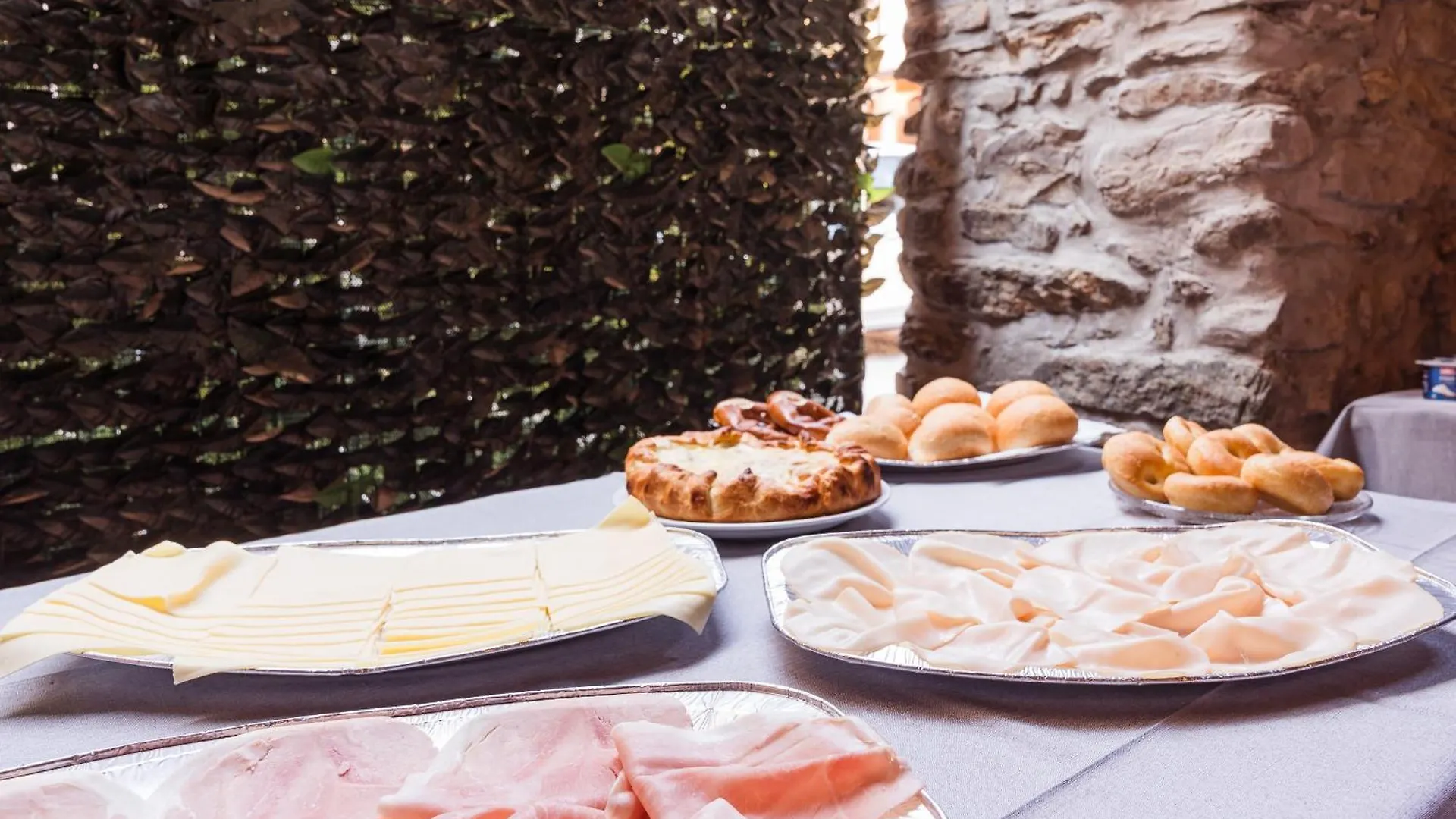 B&B La Corte And Home Restaurant - Free Parking - 10 Minutes To The Lake And Centre Como 0*, Tavernerio