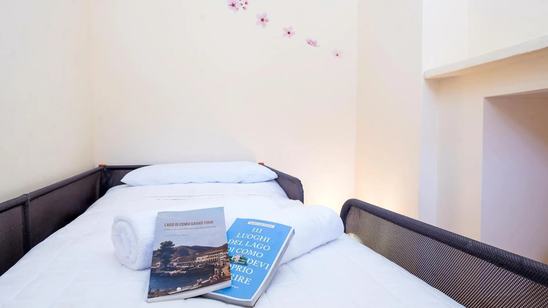 B&B La Corte And Home Restaurant - Free Parking - 10 Minutes To The Lake And Centre Como Italy