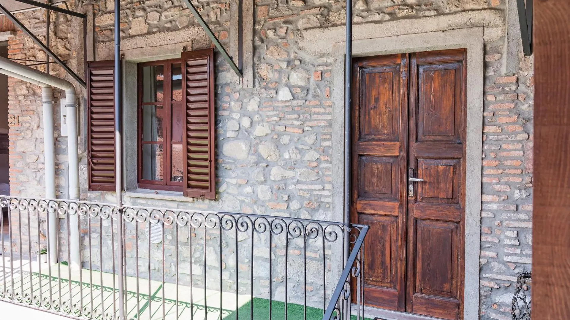 La Corte Apartments Como Bed and breakfast