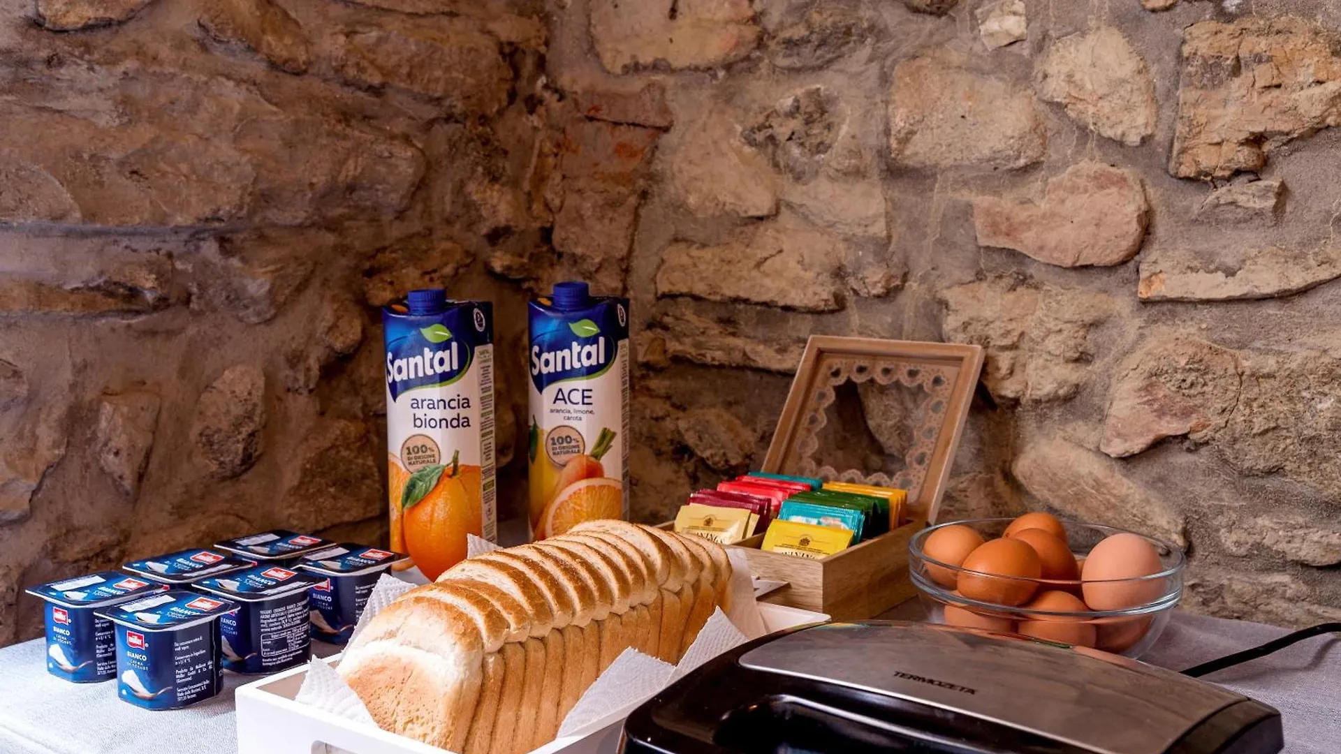 La Corte Apartments Como Bed and breakfast
