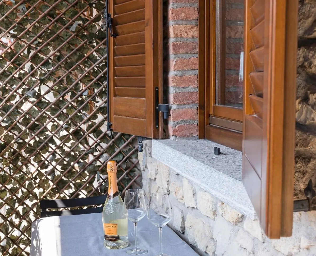 B&B La Corte And Home Restaurant - Free Parking - 10 Minutes To The Lake And Centre Como 0*, Tavernerio Italy