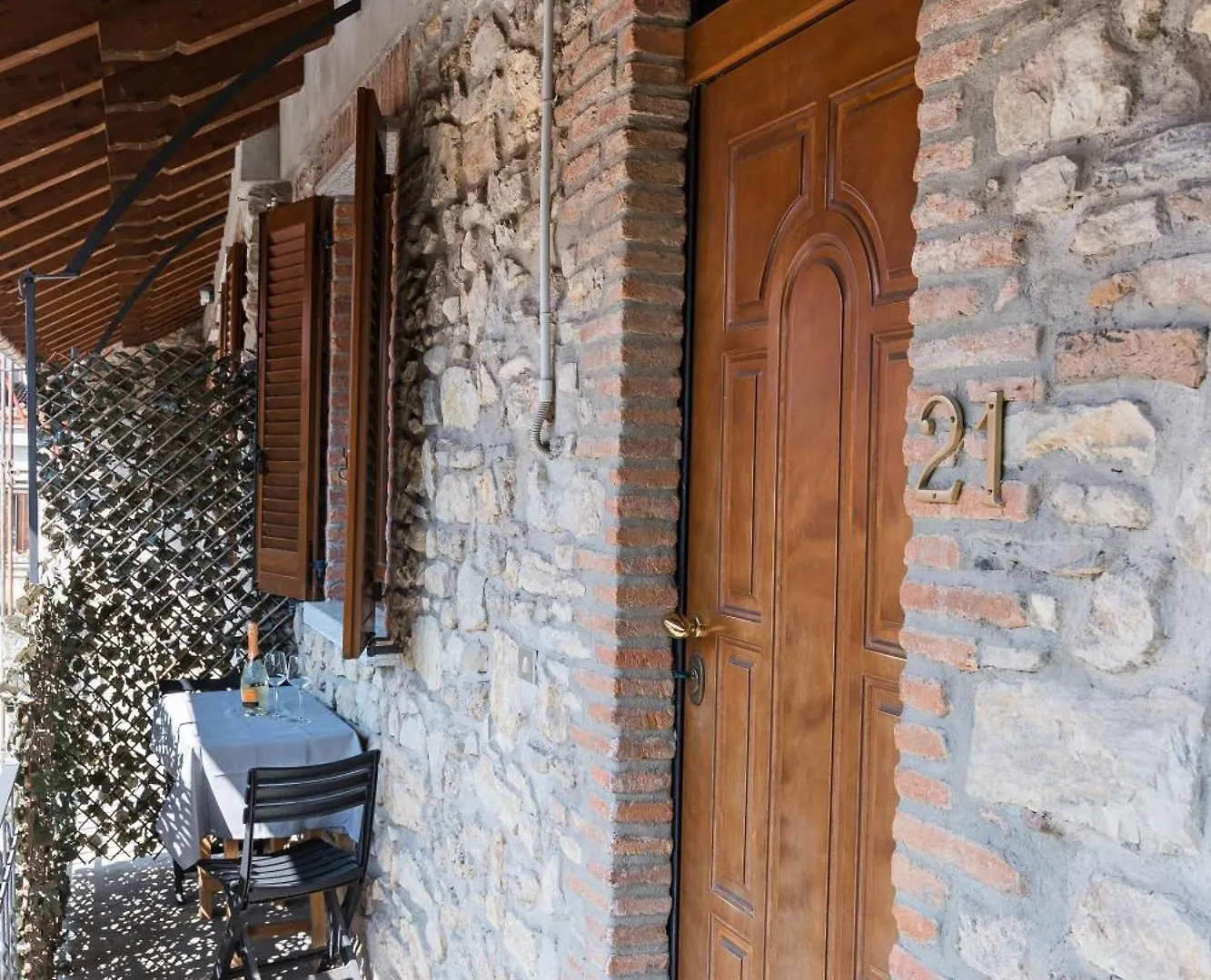 B&B La Corte And Home Restaurant - Free Parking - 10 Minutes To The Lake And Centre Como 0*, Tavernerio